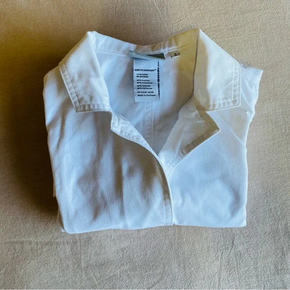 Greys Anatomy Women’s 3-Button Long Sleeve White Lab Coat Scrub Top Size Size S - Picture 11 of 15